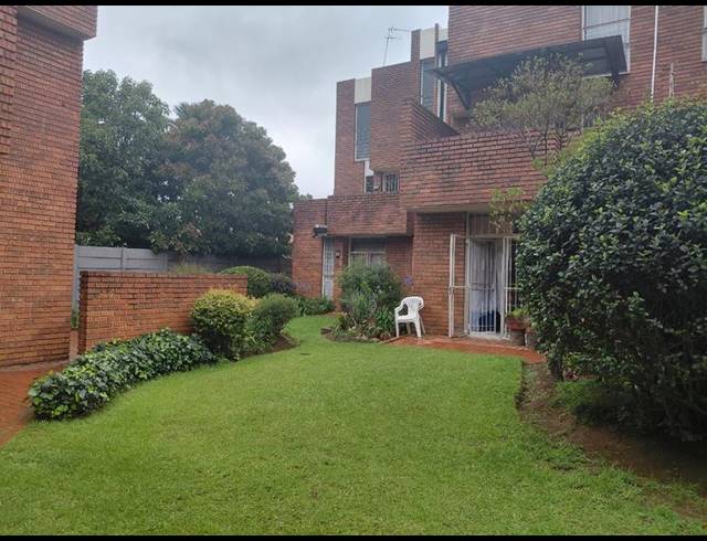 1 BEDROOM TOWNHOUSE FOR SALE IN MALVERN EAST EXT